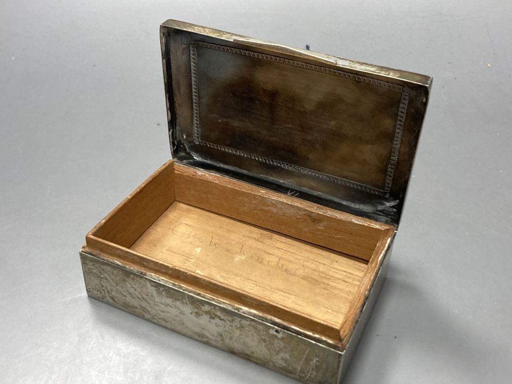 A German 800 white metal rectangular cigarette box, 13.6cm.